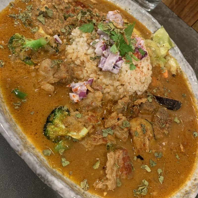 牛バラとブロッコリーのカレー(創作カレーツキノワ)