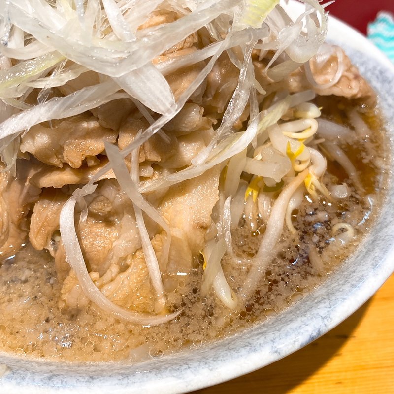 背脂肉そば（肉増し）＋ネギ増し＋もやし増し(肉そばNAMIKI)