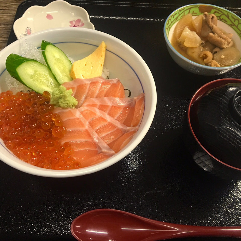 サーモンイクラ丼(ウル松島)