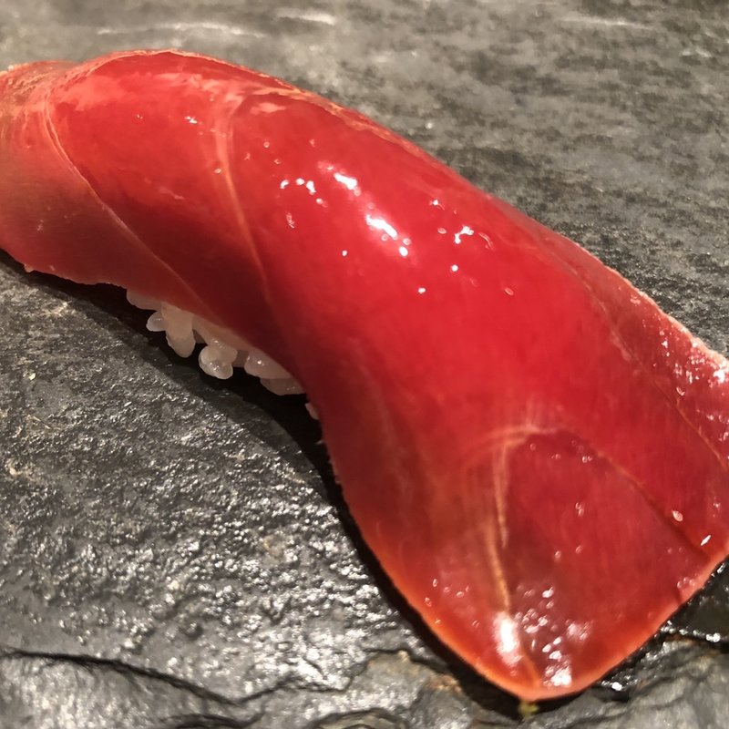 戸井鮪赤身漬け(鮨いさお)