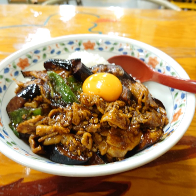 回鍋肉丼タマゴ乗せ(柳明館 浦和店)
