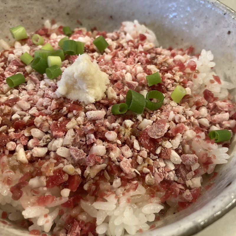牛トロフレーク丼(シロクマ食堂)