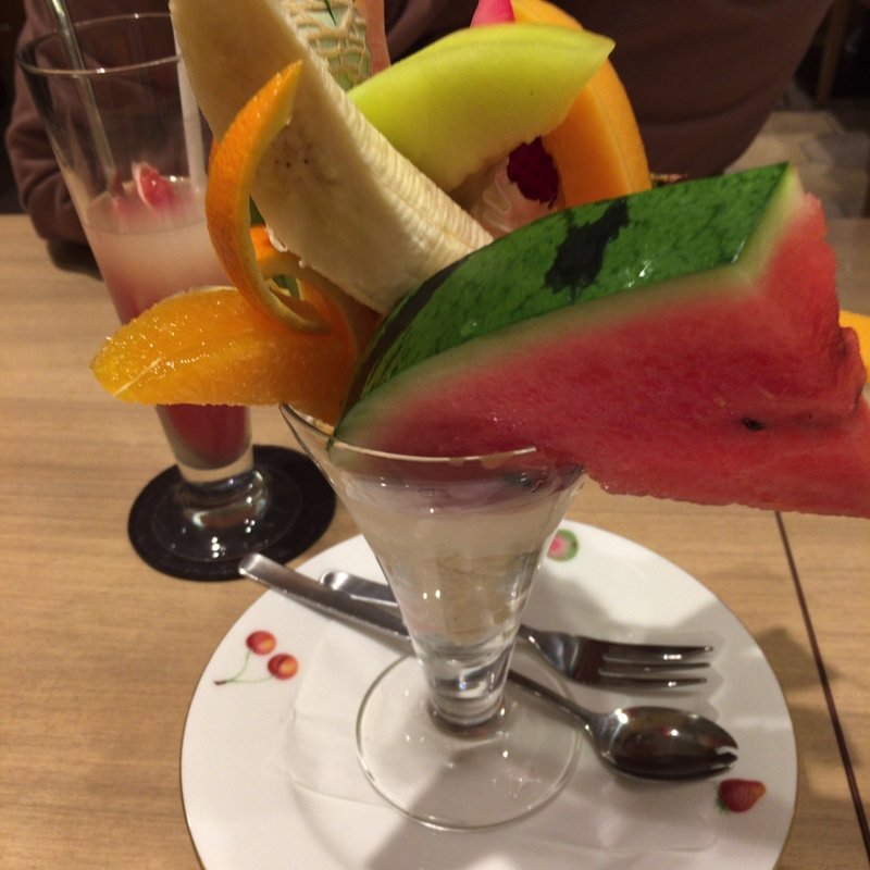 フルーツパフェ(果実園 リーベル 新宿店)