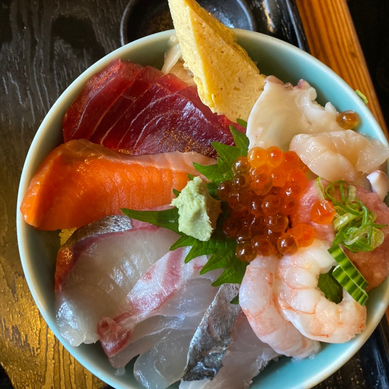 市場海鮮丼ランチ(割鮮　うを亀本店)