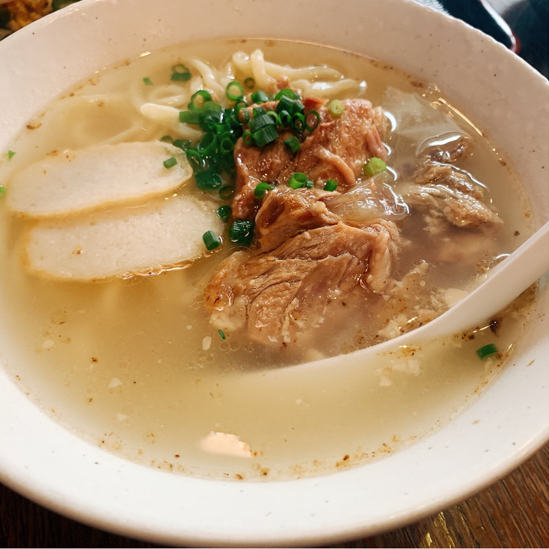 ソーキそば(沖縄郷土料理 星の浜食堂)