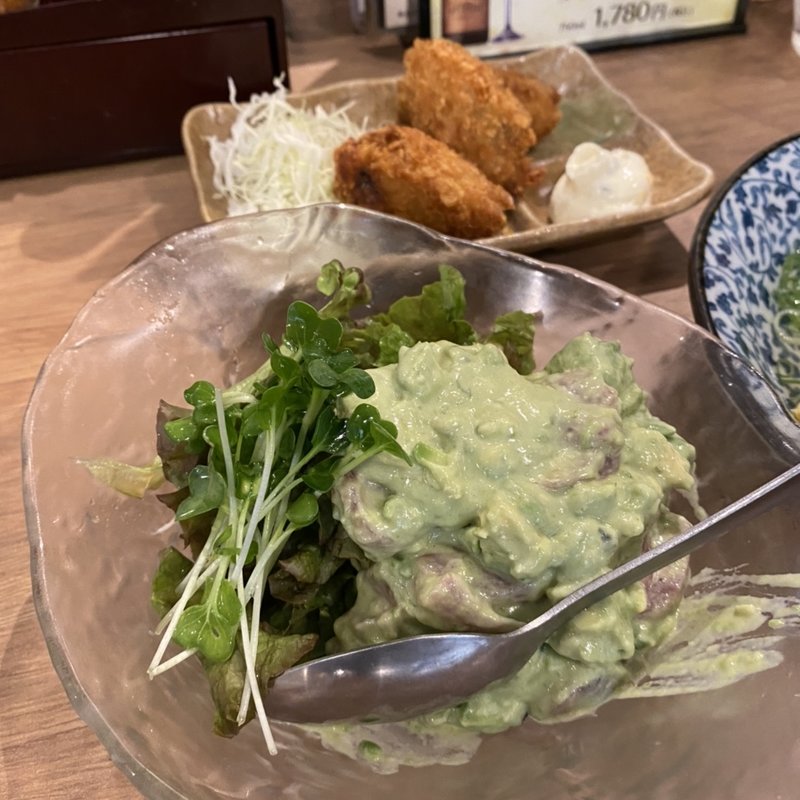 マグロとアボカドのわさびマヨ和え(酒場 おか長 大阪駅前第3ビル店 )