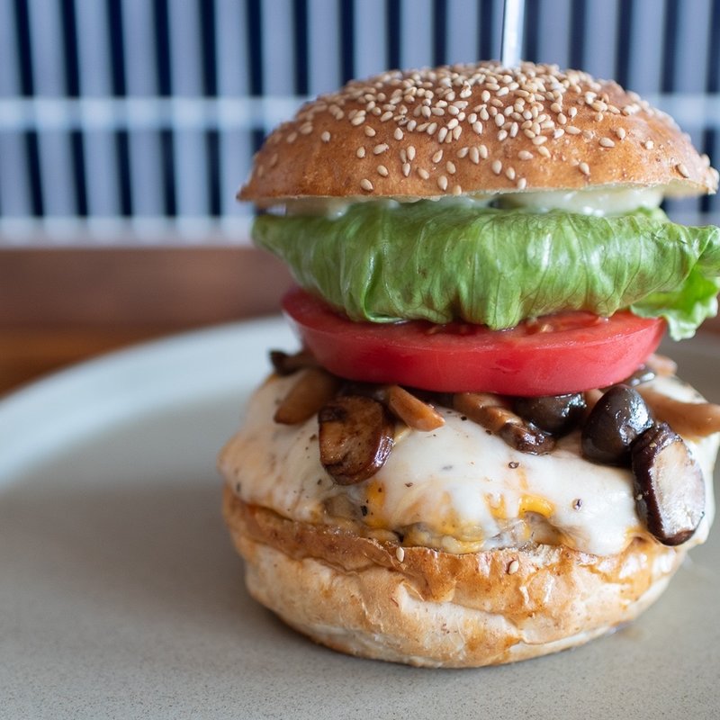 2種のキノコと2種のチーズ(マルハチバーガースタンド)