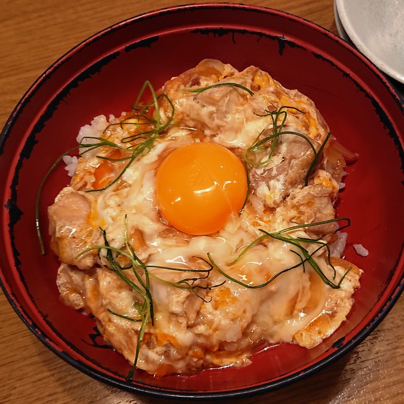 総州紅楽美と烏骨鶏玉子の親子丼(とり鉄 京急川崎駅前店)