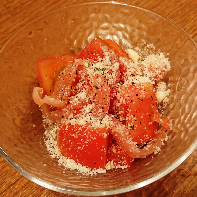 鶏生ハムとトマトのサラダ(とり鉄 京急川崎駅前店)