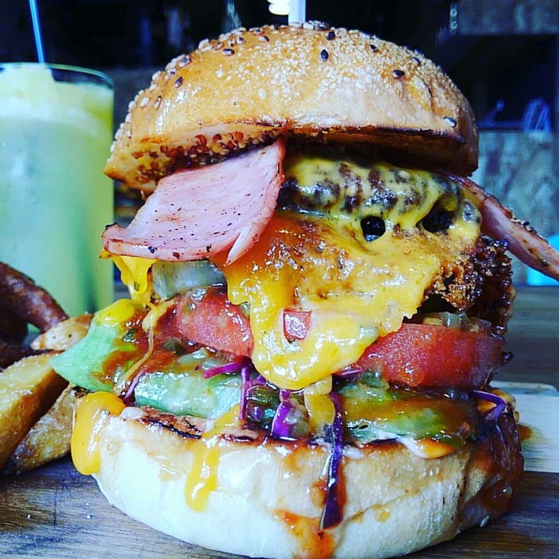 チーズバーガー＋ボロニアベーコン(ハサムン クロドニー)