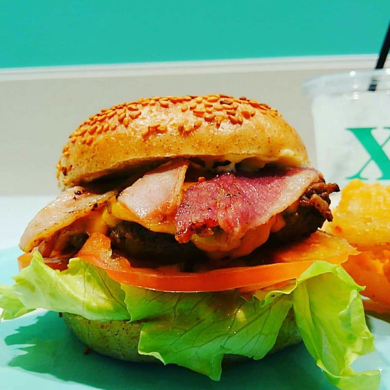 ベーコンチーズバーガー(X-cafe バーガー＆パスタ)