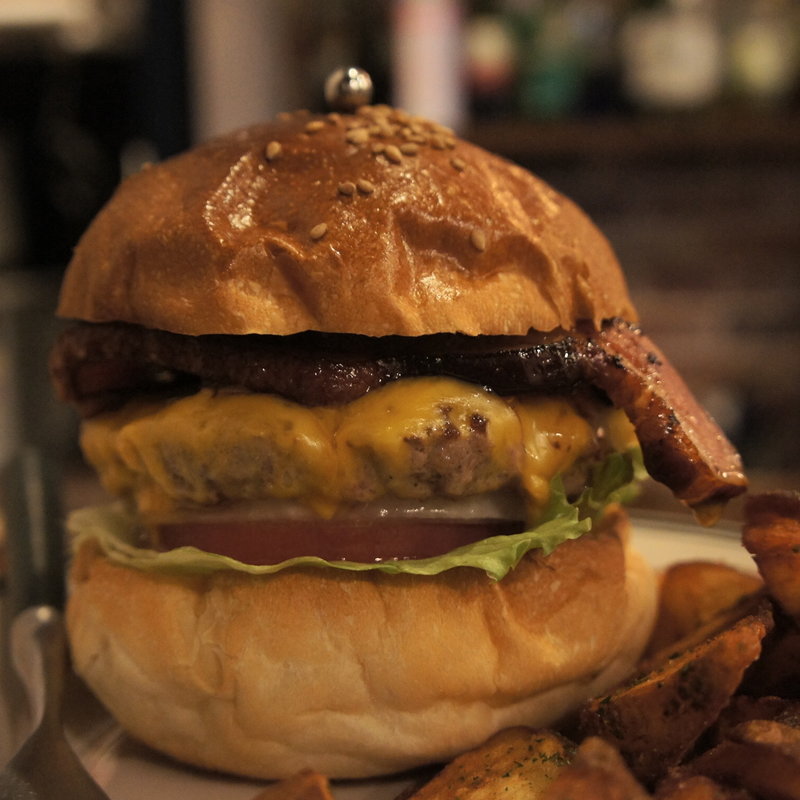 ベーコンチーズバーガー(Overcook Burger Bar)