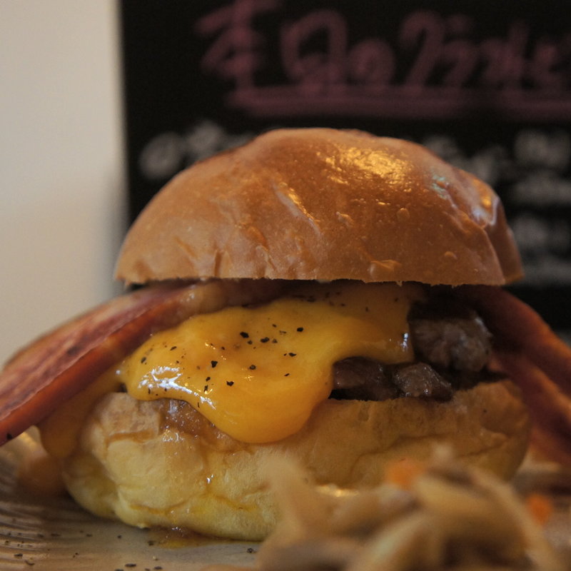 KAKUMEIチェダーベーコン(KAKUMEI Burger&Cafe)