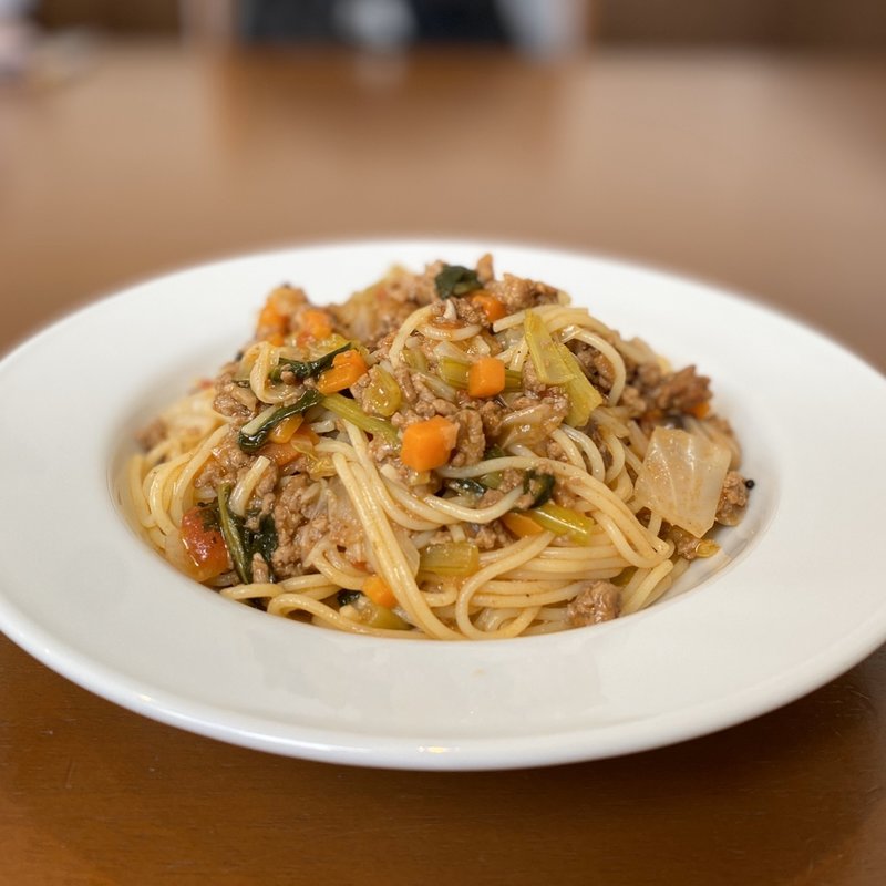 たっぷり旬野菜と三重豚のボロネーゼ風スパゲッティーニ(キッチン＆カフェ アルトチェーロ)