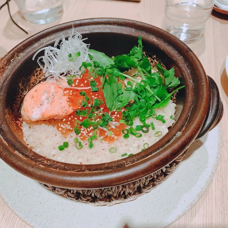鮭といくらの土鍋ごはん(神宮前 らかん・果)