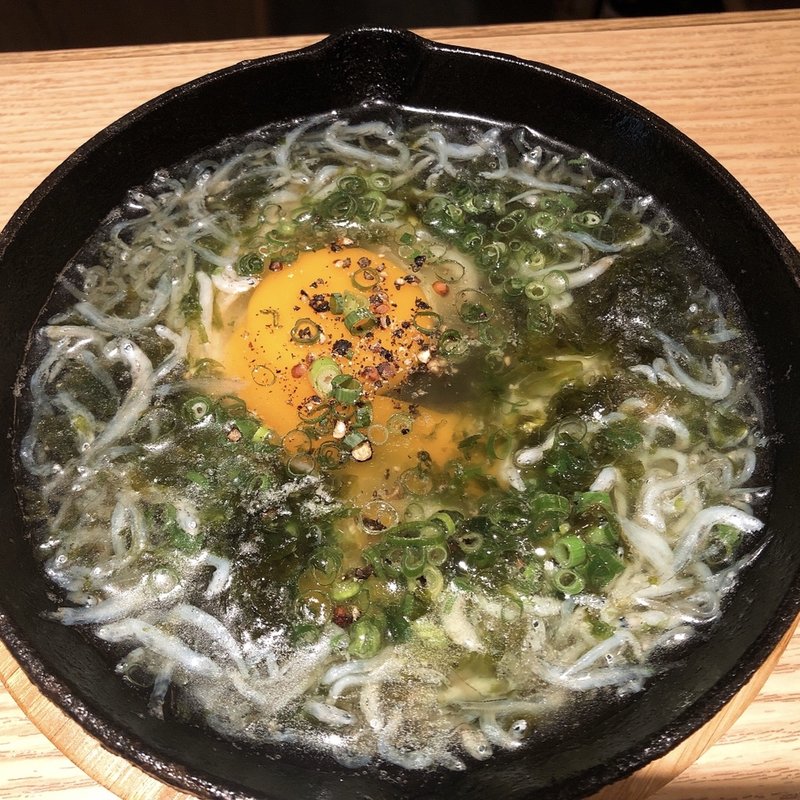 しらすと生海苔と卵のアヒージョ(プラットスタンド酛)