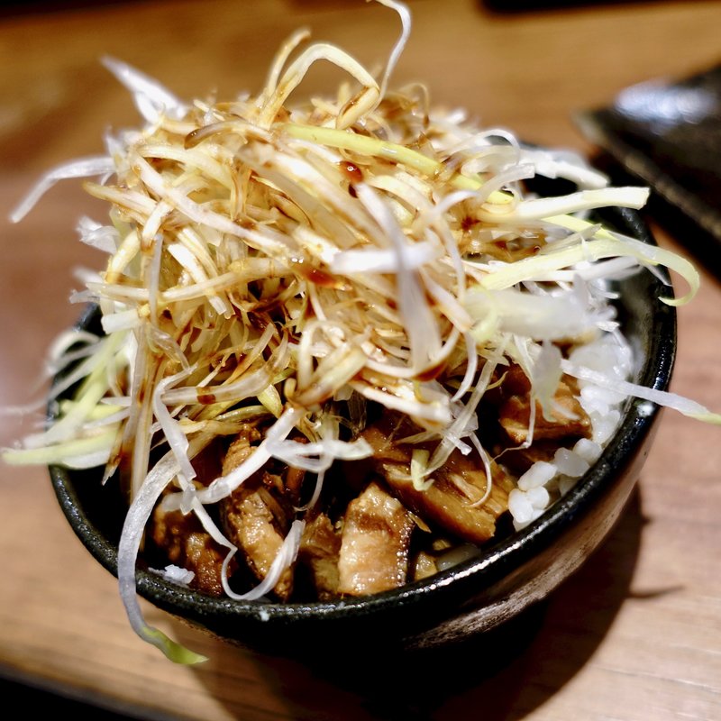 ミニチャーシュー丼(海老鶏麺蔵)