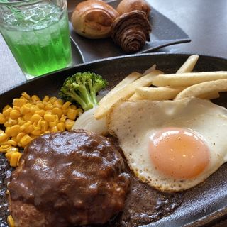 ハンバーグステーキ(ジャドール･ル･パン)