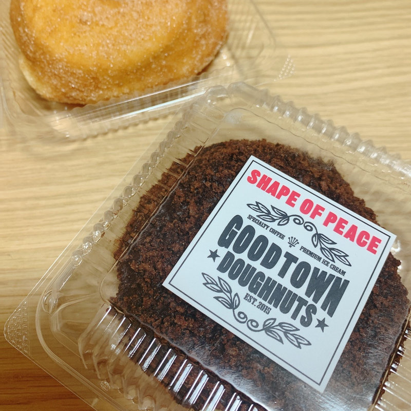 ヴァンホーテンチョコレートクランチ(グッド タウン ドーナツ （GOOD TOWN DOUGHNUTS）)
