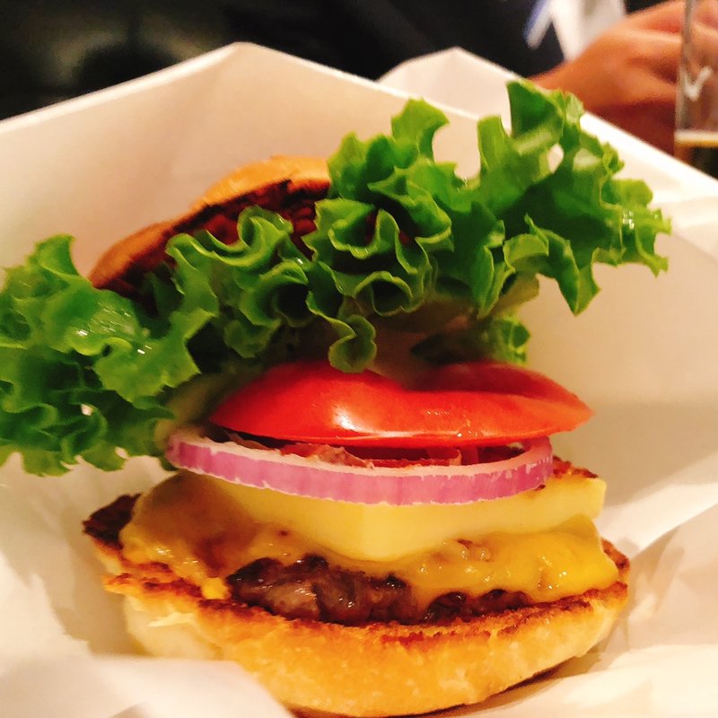 厚切りチーズバーガー(BURGER'S BASE)