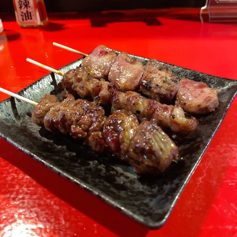 国産牛カルビ、松阪牛バラスジ、塩タン(牛串焼き 新羅)