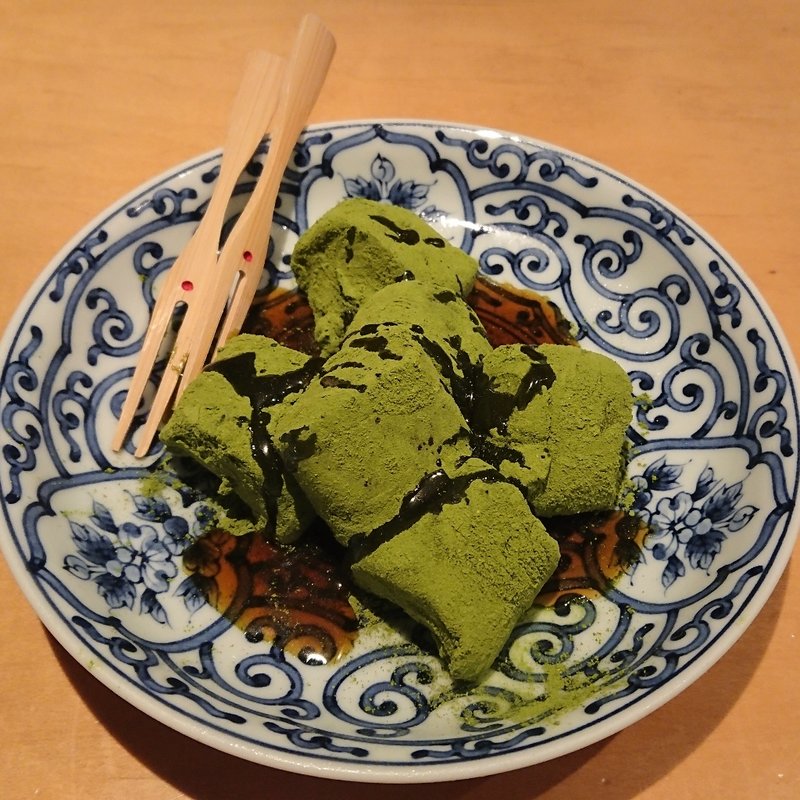 抹茶と黒蜜のわらび餅(石塀小路 豆ちゃ 横浜)