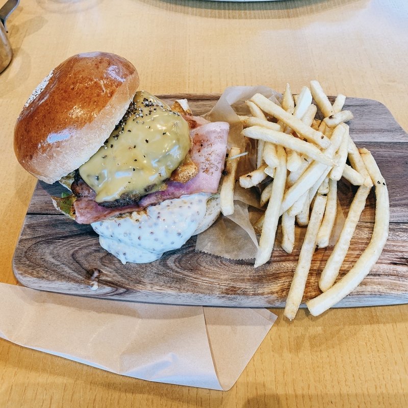 薬師バーガー(ダブルフォーアパートメント　薬師池店　44apartment)