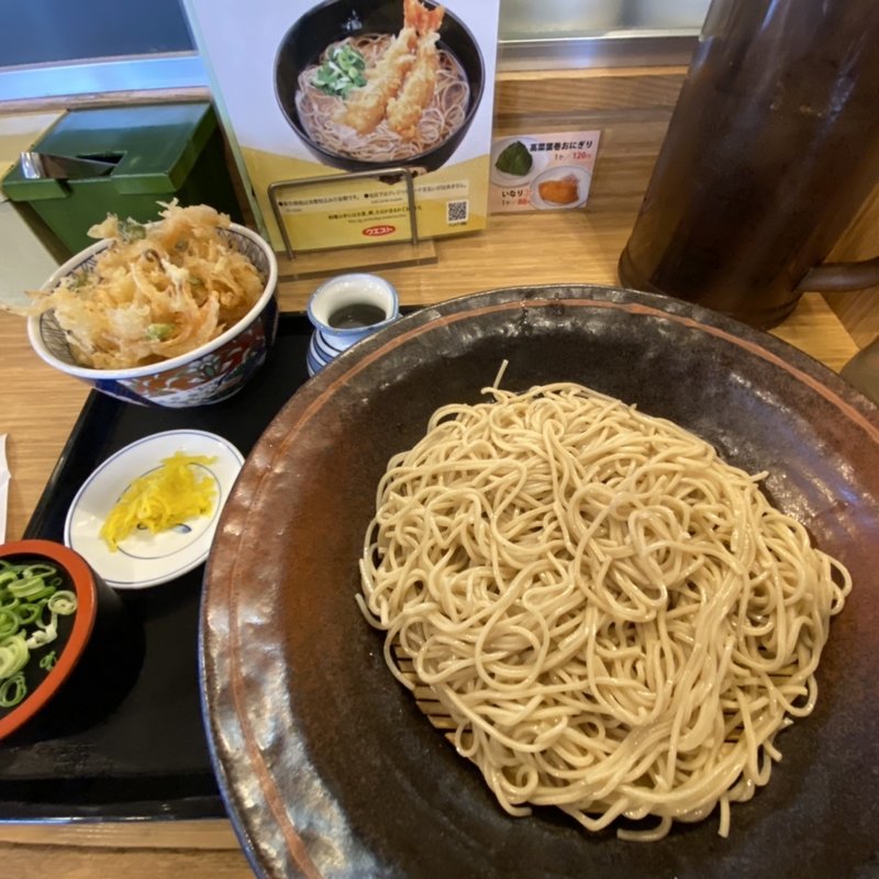冷たい蕎麦とかき揚げ丼(ウエスト 三代店)