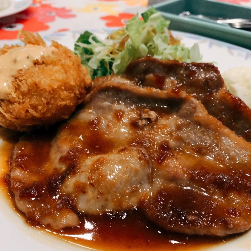 カニクリームコロッケと豚の生姜焼き(CABIN)