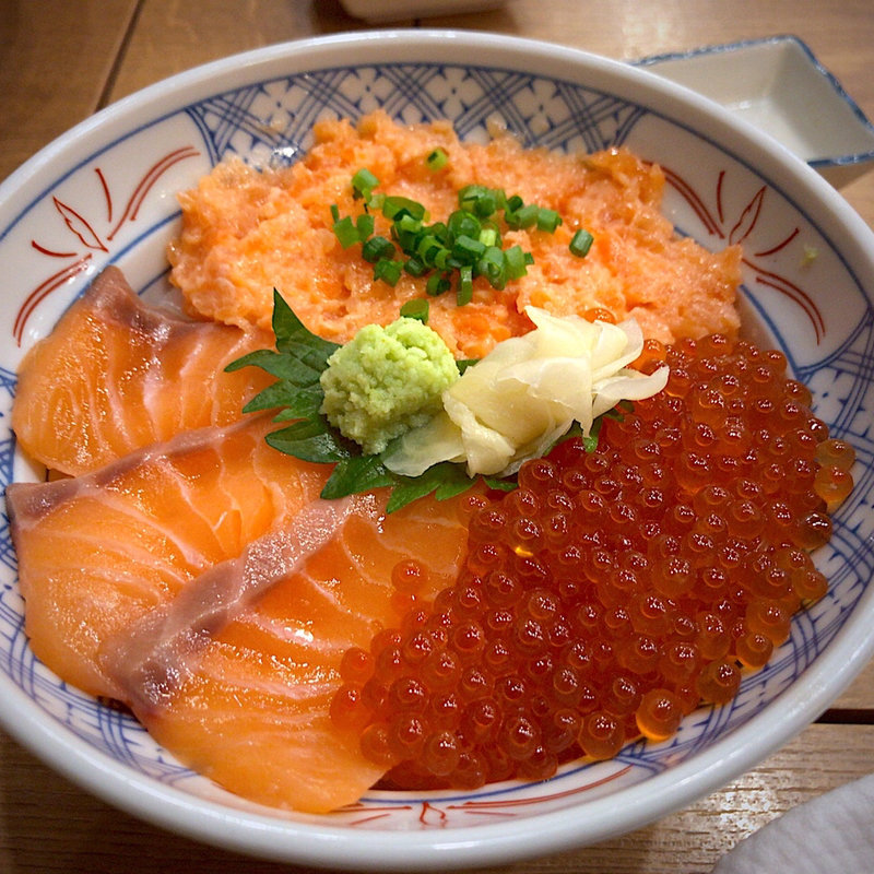 サーモン3色丼(磯丸水産　一番町店)