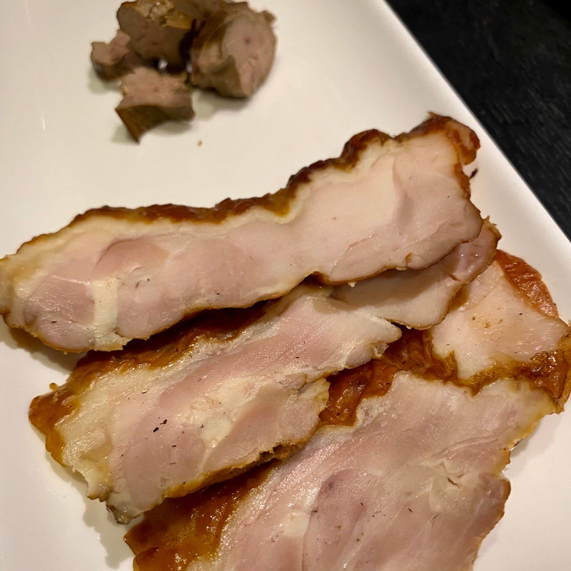 鶏モモベーコンとレバーの薫製(焼き鳥 松元 西中洲本店)