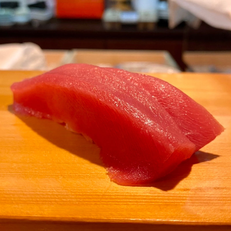 まぐろ赤身（にぎり）(寿司居酒屋 ゲゲゲの三丁目)