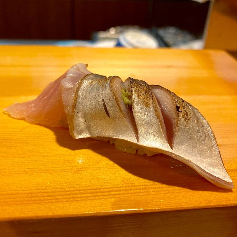 塩〆鯖（にぎり）(寿司居酒屋 ゲゲゲの三丁目)