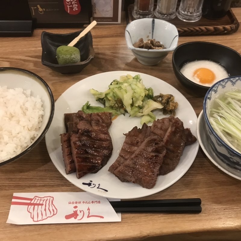 厚切りﾀﾝ(牛タン炭焼 利休)