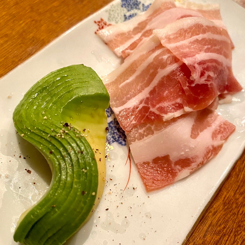 生ベーコンと玉ねぎ、アボカド(コノ花まひろ )