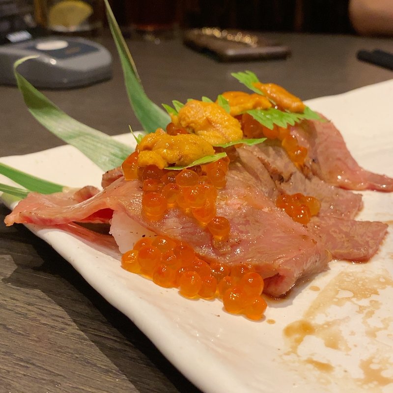 うにクラ炙り寿司(焼肉 味樹園)