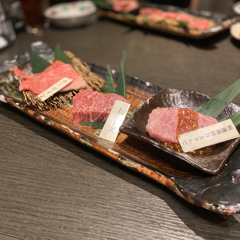 特選三種盛り(サーロイン、上ロース、特選霜降り上カルビ)(焼肉 味樹園)