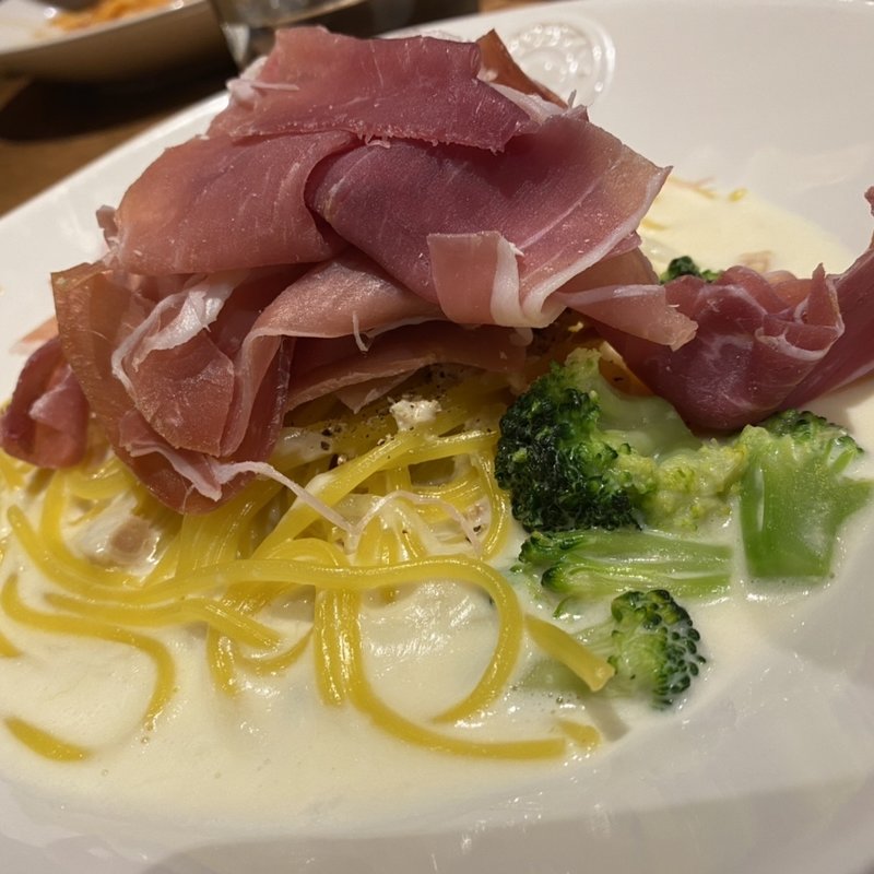 【山盛り生ハム】イタリア産生ハムのクリームパスタ(Italian Kitchen VANSAN 平和台店)