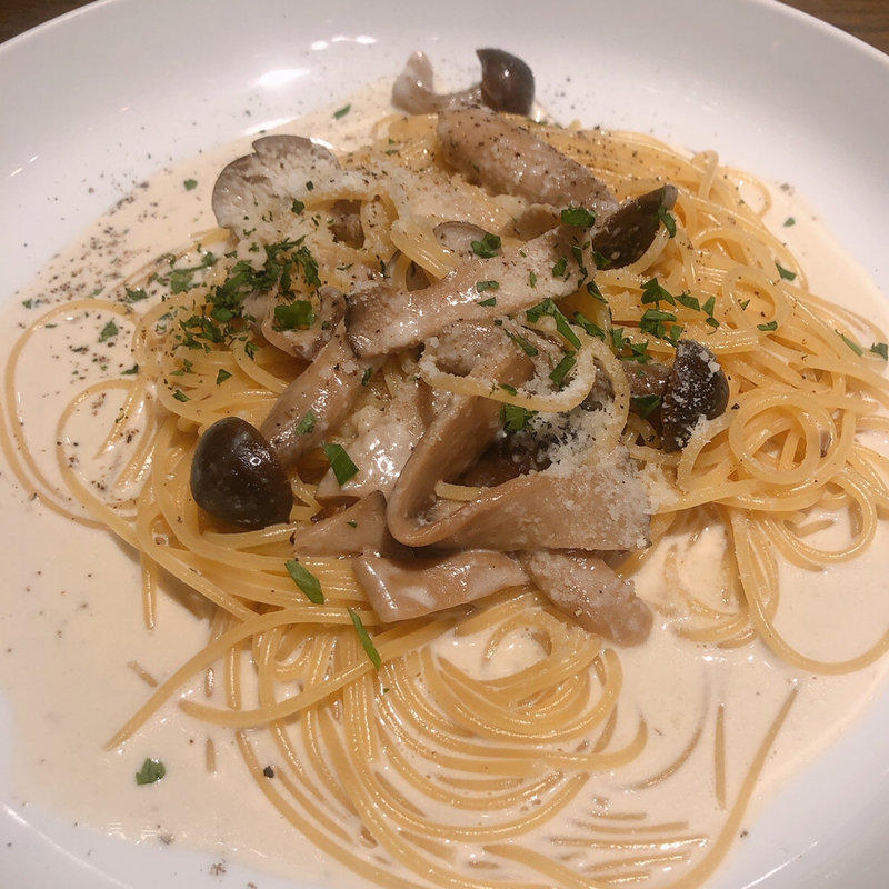 きのこのクリームパスタ(AW55 アトレ品川店)