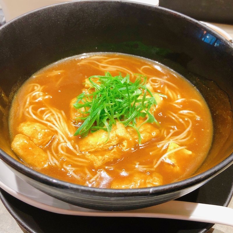 豚とおあげと九条ネギのカレーそうめん(そそそ)
