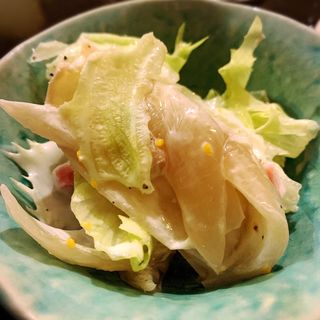 1時間ローストした淡路島玉葱のサラダ(旬菜処びいどろ)