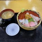 極上海鮮丼(タカマル鮮魚店 本館)
