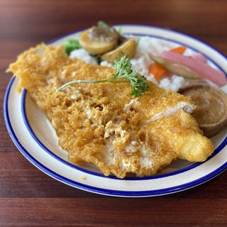 白身魚のフライ（ライス付）(TOMO Cafe & Osteria)