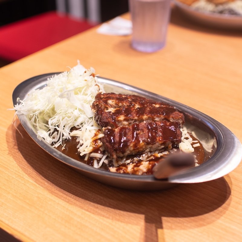 ゴーゴーカレー小盛り+ジューシーハンバーグ、チーズ(ゴーゴーカレー ピオレ姫路スタジアム)