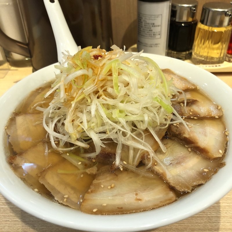 ねぎ焼豚ラーメン大盛(喜多方ラーメン 坂内 新宿西口思い出横丁店)