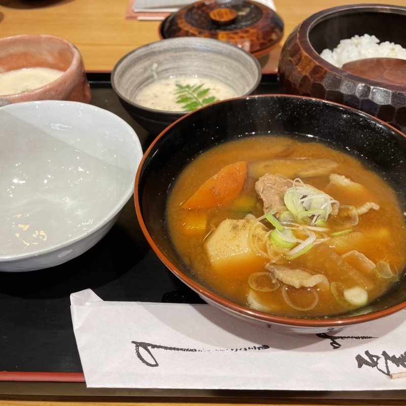 猪の丹波汁とつくね芋と大和いもの食べくらべ膳(寿長生の郷 （叶匠寿庵）)