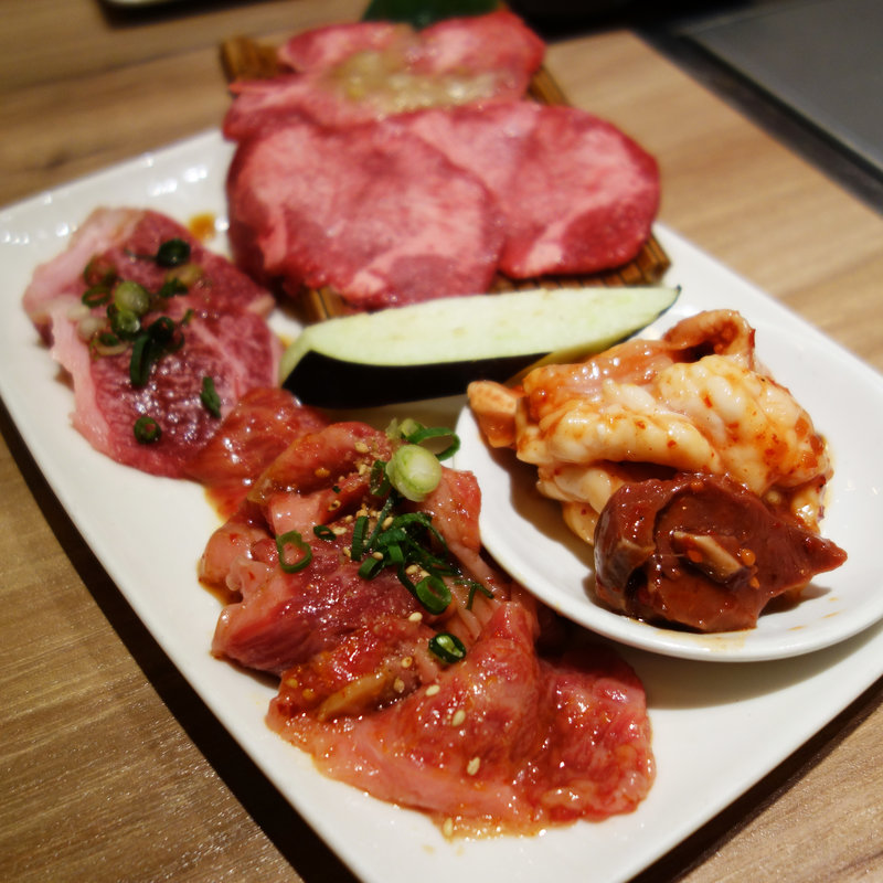 バラエティ焼肉(特選黒毛和牛焼肉 ベンジャミンランチ天神/警固)