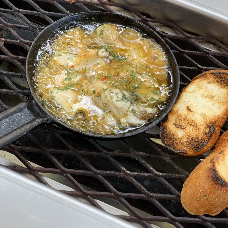 牡蠣のアヒージョ(海鮮問屋 城)