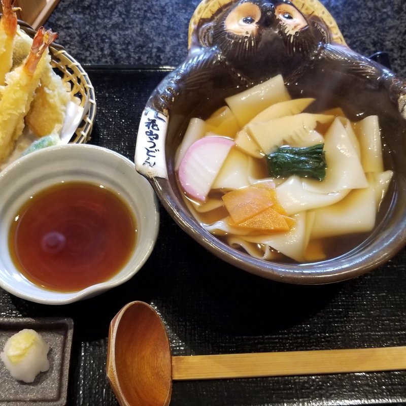 天婦羅盛り合わせとかけ(五代目 花山うどん 銀座店)
