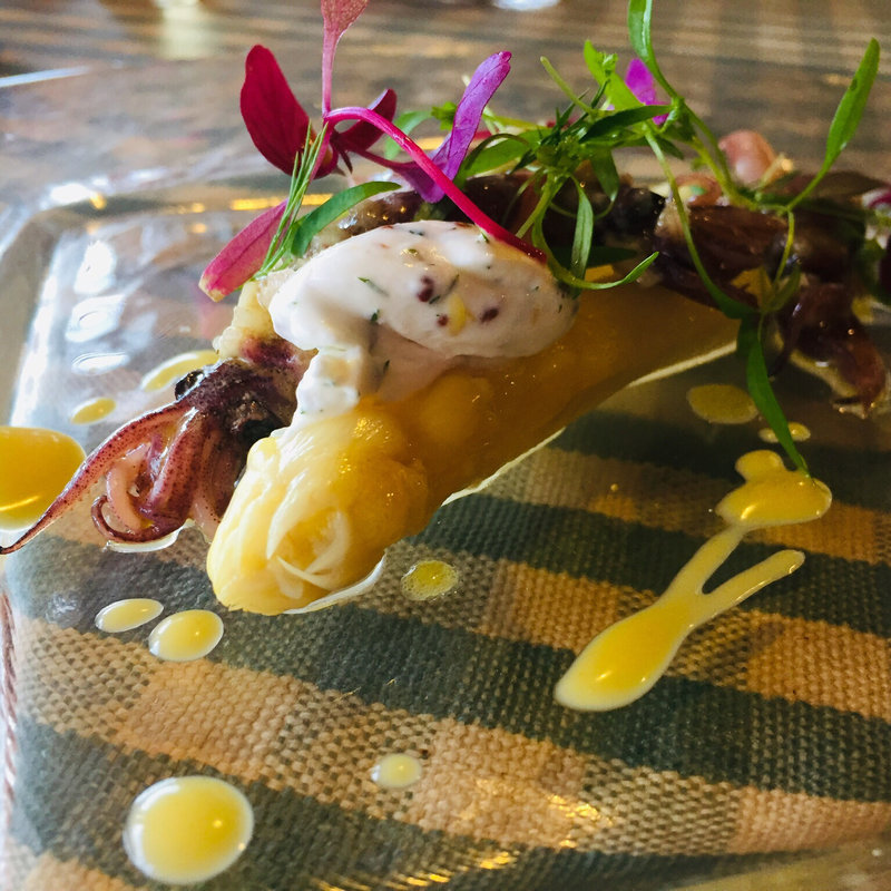 ホワイトアスパラガスと蛍烏賊のアミューズ(ラ・ショミエル )